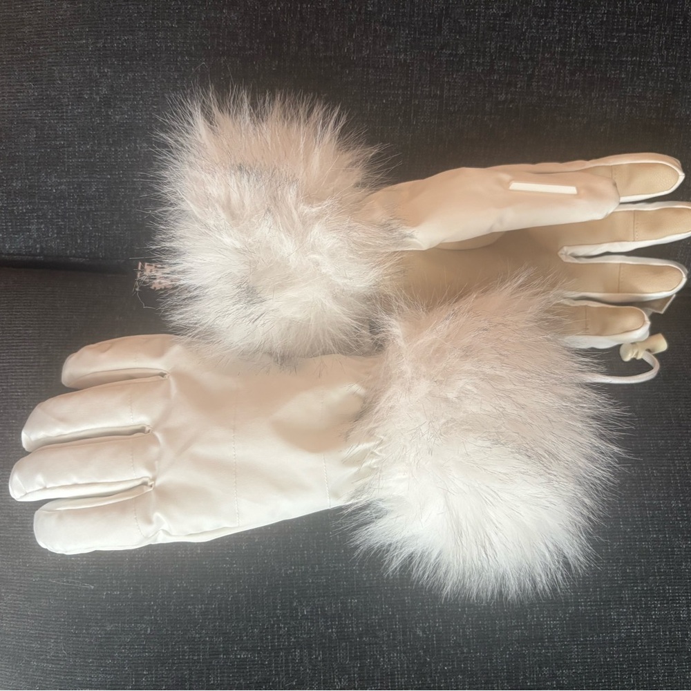 Elegant White Fur-Trimmed Gloves